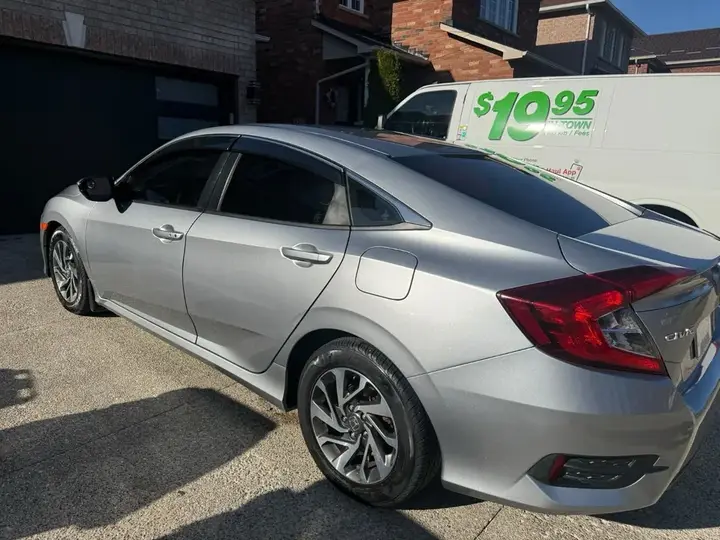 Honda Civic 2018 photo 2