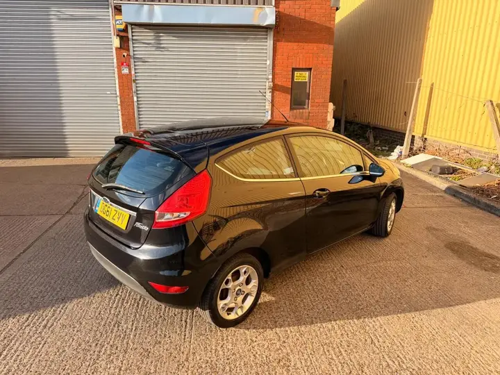 Ford Fiesta 2011 photo 3
