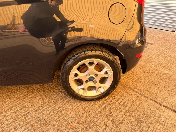 Ford Fiesta 2011 photo 5