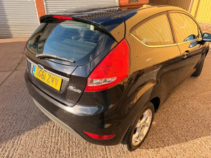 Ford Fiesta 2011 photo 4
