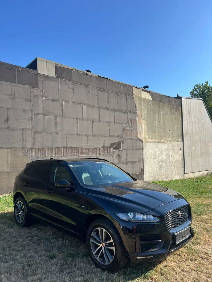 Jaguar F-Pace 2019 photo 2