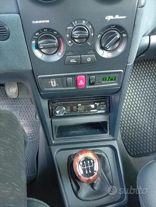 Alfa Romeo 146 1996 photo 2