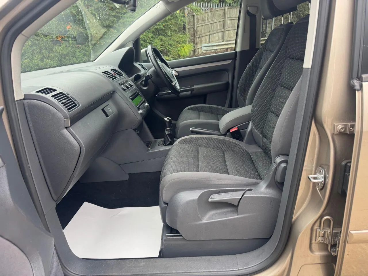 Volkswagen Touran 2015 photo 5