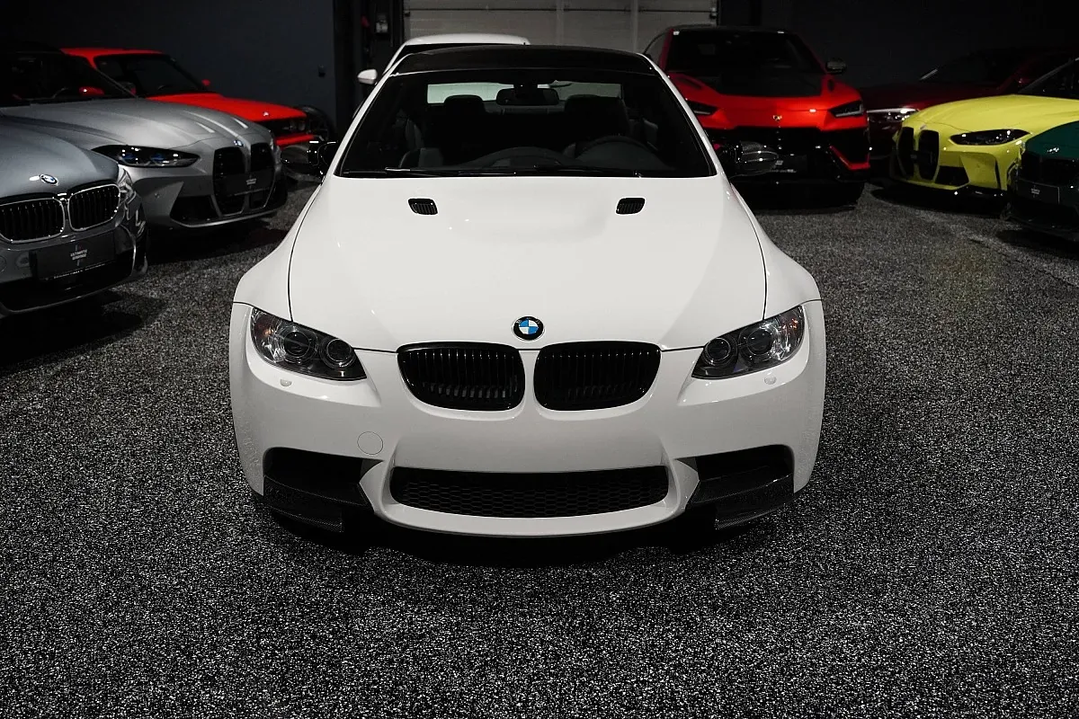 BMW 3 Series 2011 photo 2