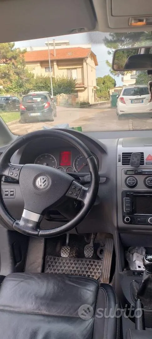 Volkswagen Touran 2010 photo 5