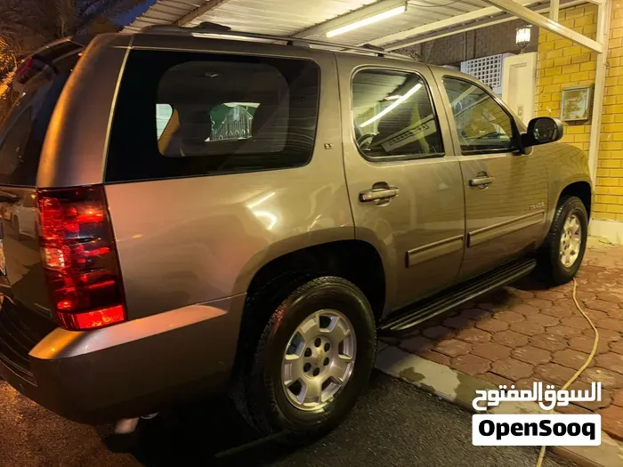 Chevrolet Tahoe 2011 photo 2