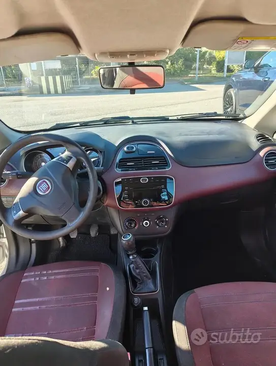 Fiat Punto 2010 photo 2