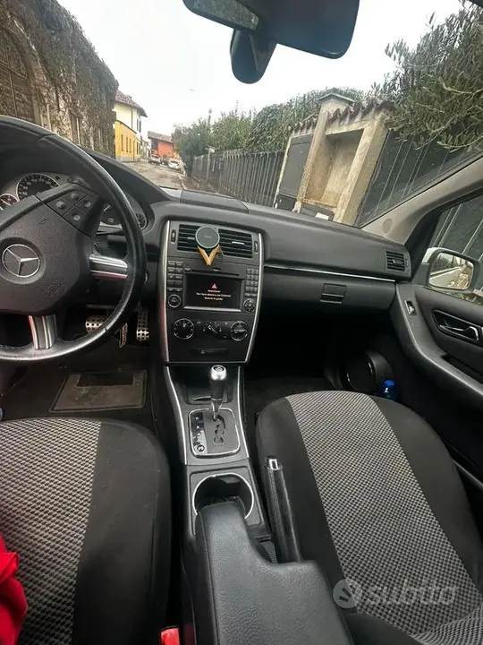 Mercedes-Benz B-Class 2011 photo 4