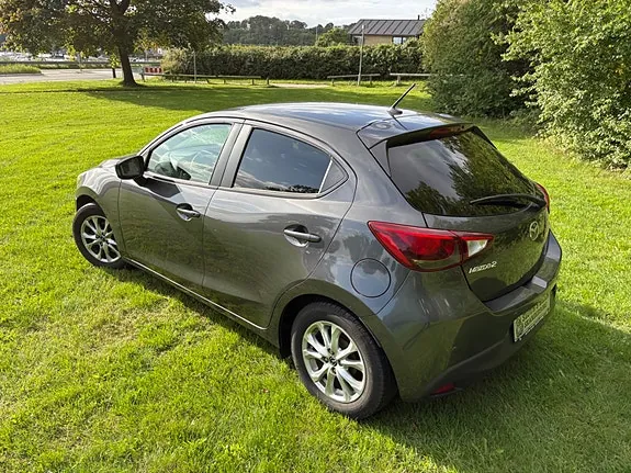 Mazda 2 2015 photo 3