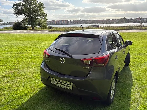 Mazda 2 2015 photo 4