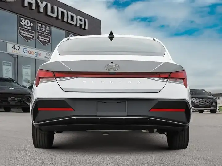 Hyundai Elantra 2026 photo 5