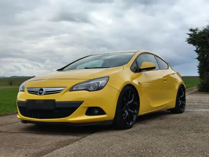 Opel Astra J Gtc