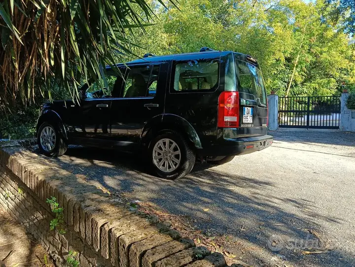 Land Rover Discovery 2009 photo 2