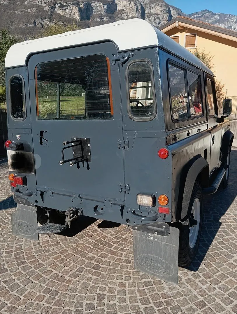 Land Rover Defender 1986 photo 2