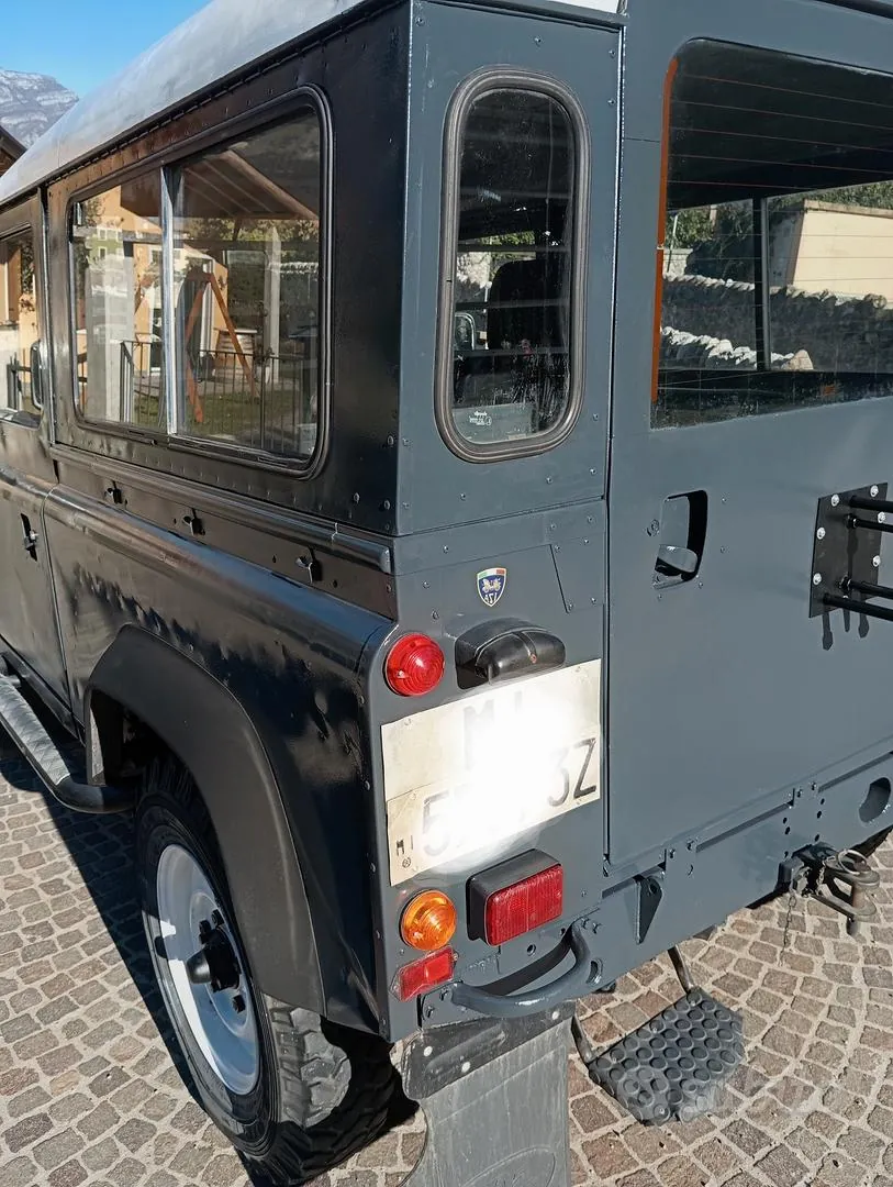 Land Rover Defender 1986 photo 3