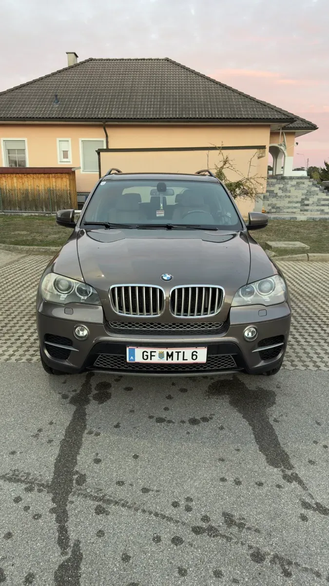 BMW X5 2010 photo 2