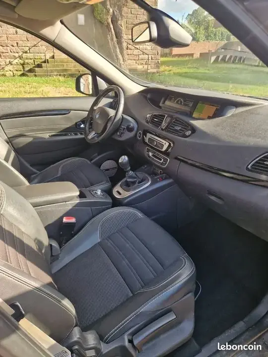 Renault Grand Scenic 2015 photo 3