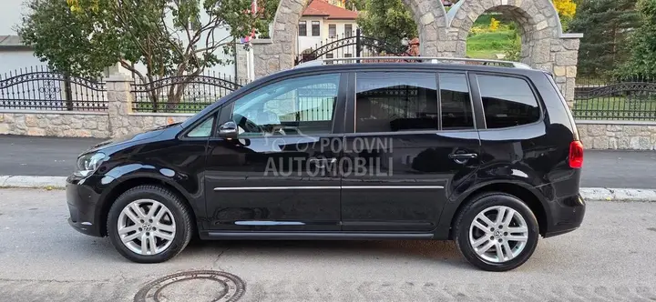 Volkswagen Touran 2012 photo 2