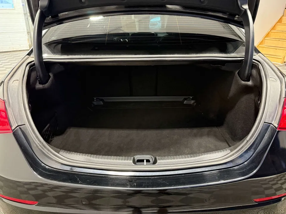 Mercedes-Benz C-Class 2024 photo 5