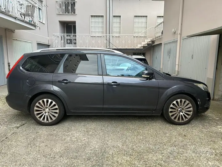 Ford Focus 2008 photo 2