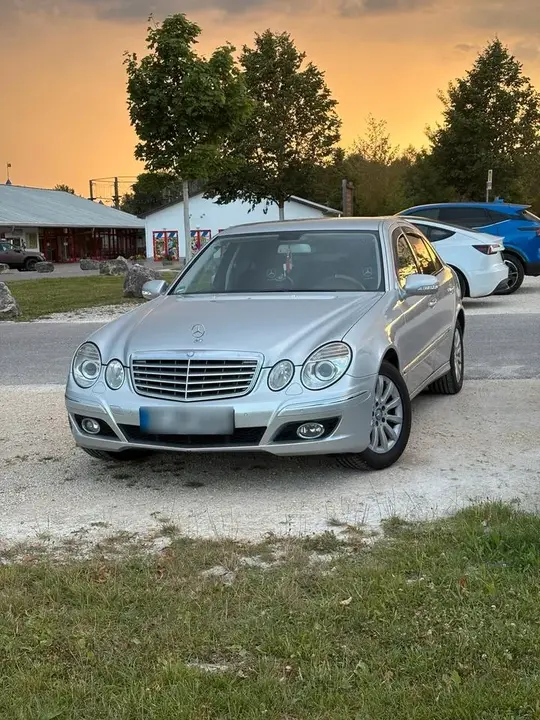 Mercedes-Benz W211