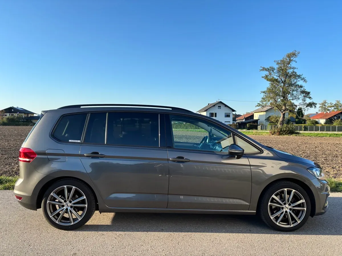 Volkswagen Touran 2016 photo 2