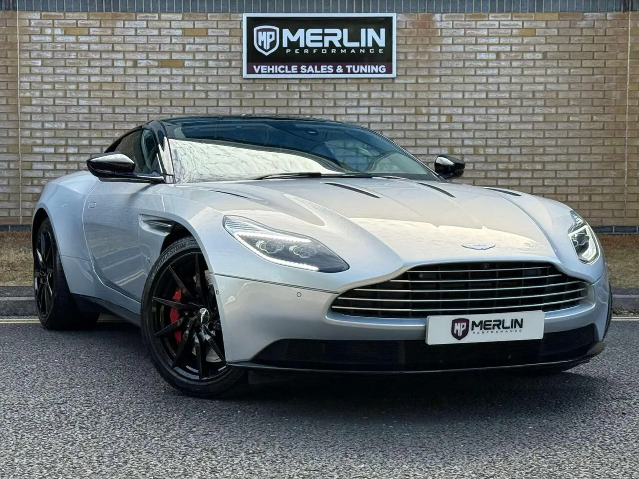 Aston Martin Db11