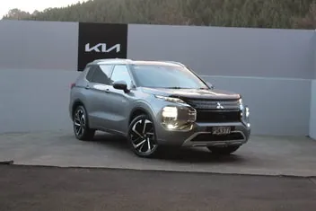 Mitsubishi Outlander 2022 photo 2