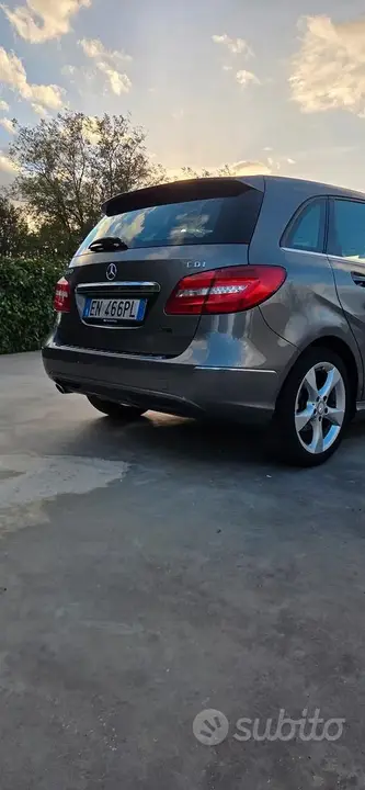 Mercedes-Benz B-Class 2012 photo 2