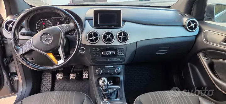 Mercedes-Benz B-Class 2012 photo 3