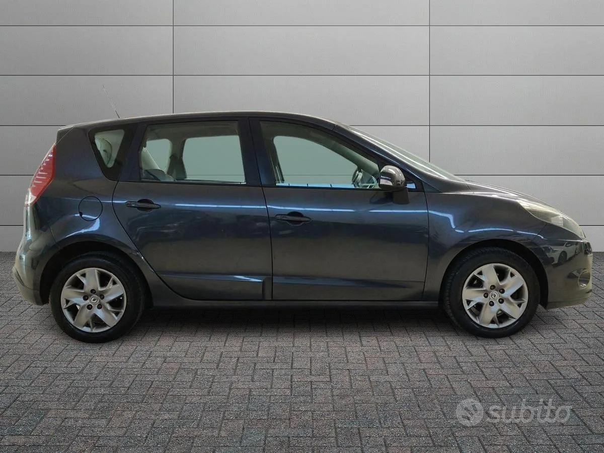 Renault Scenic 2011 photo 3