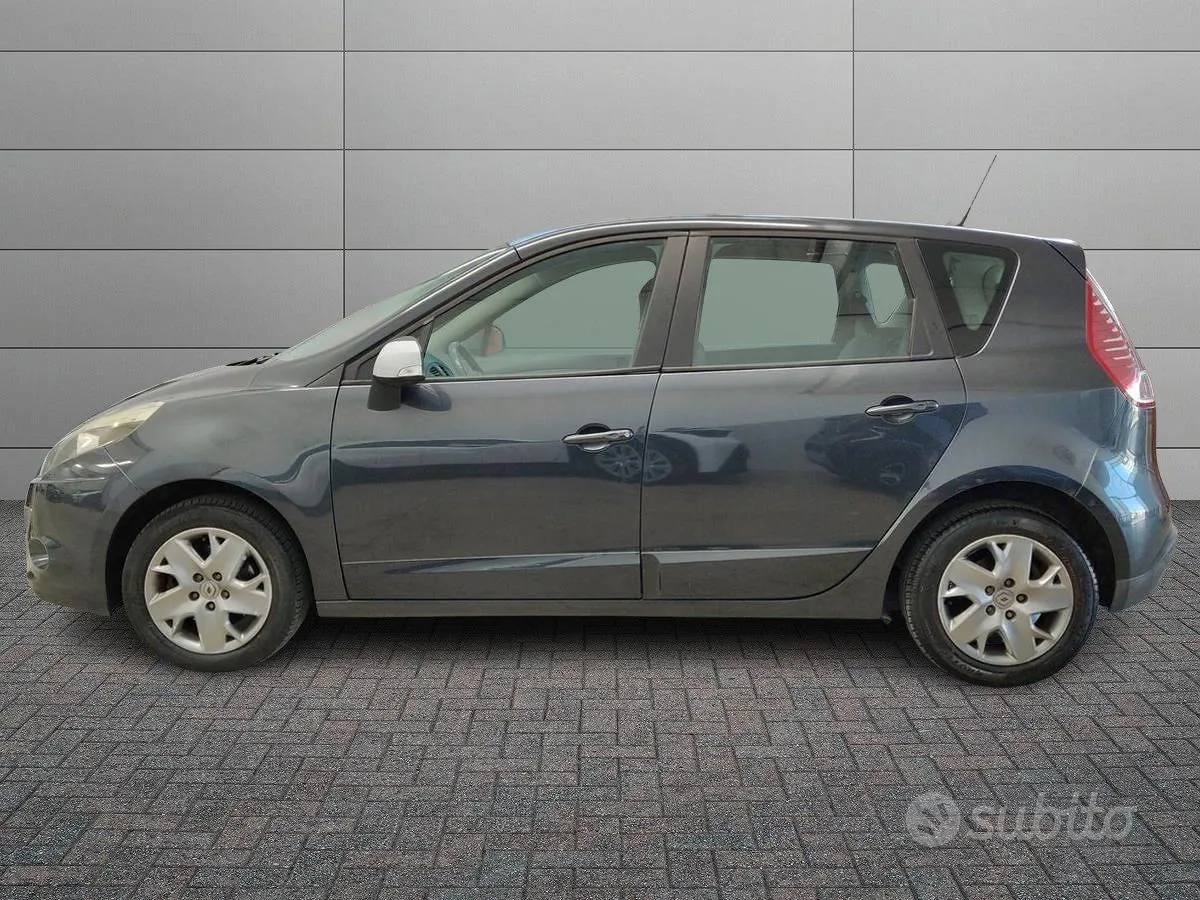 Renault Scenic 2011 photo 2