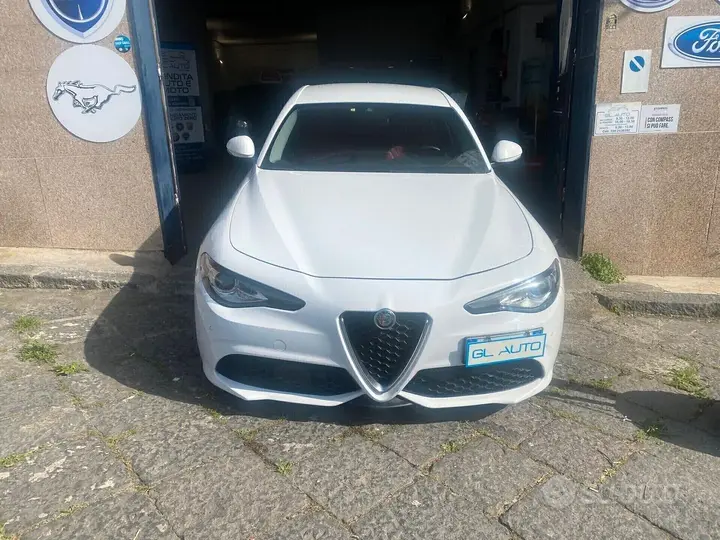 Alfa Romeo Giulia 2018 photo 2