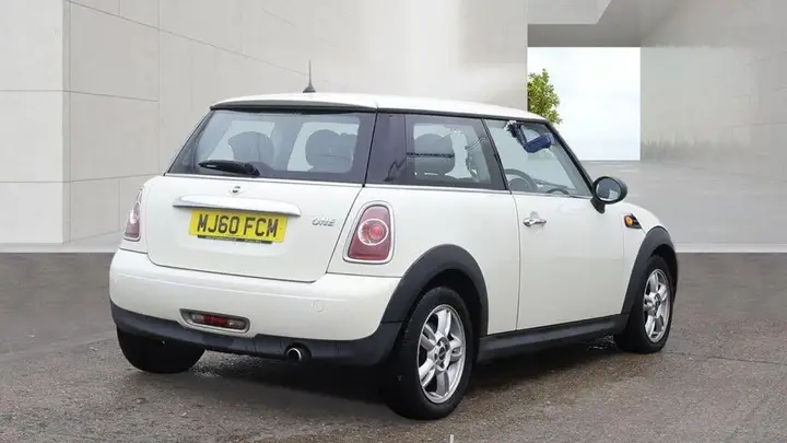 Mini Hatch 2010 photo 4