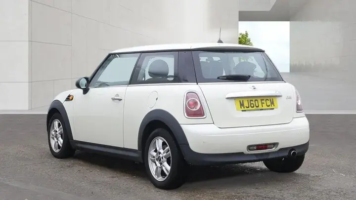 Mini Hatch 2010 photo 3