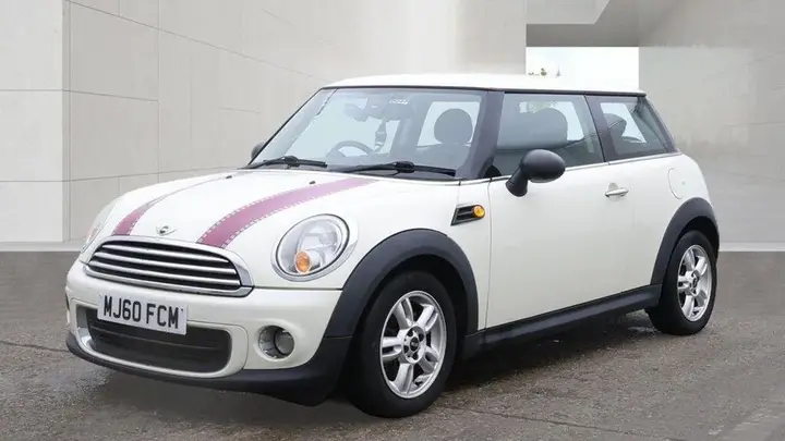 Mini Hatch 2010 photo 2
