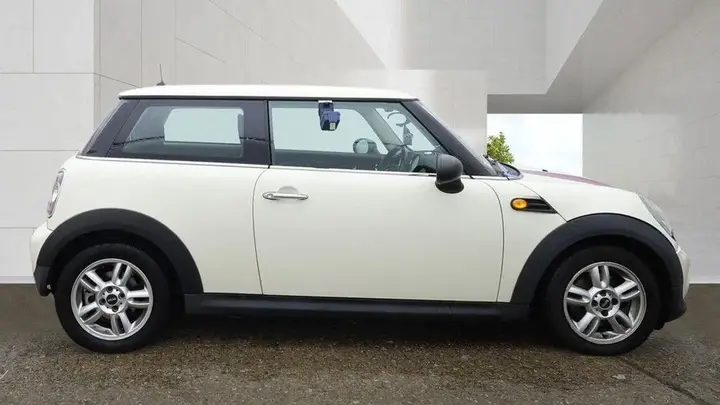 Mini Hatch 2010 photo 5