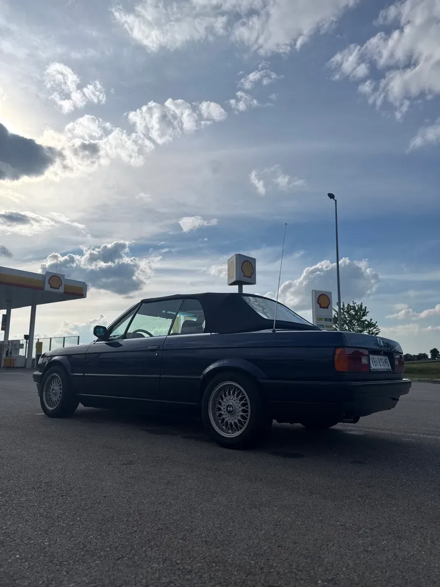 BMW 3 Series 1991 photo 2