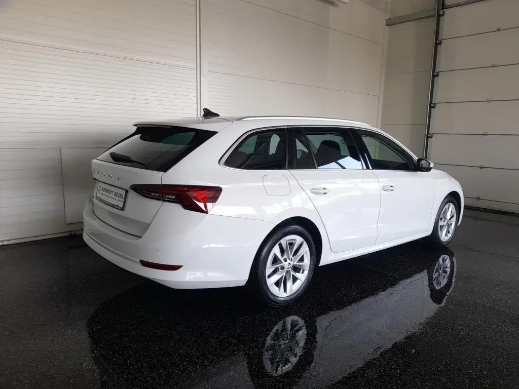 Skoda Octavia 2023 photo 2