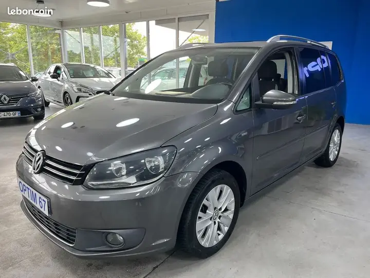 Volkswagen Touran 2013 photo 2