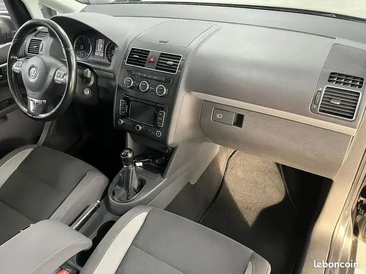 Volkswagen Touran 2013 photo 5