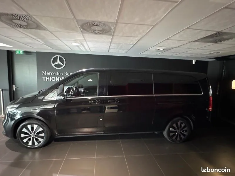 Mercedes-Benz V 2023 photo 2