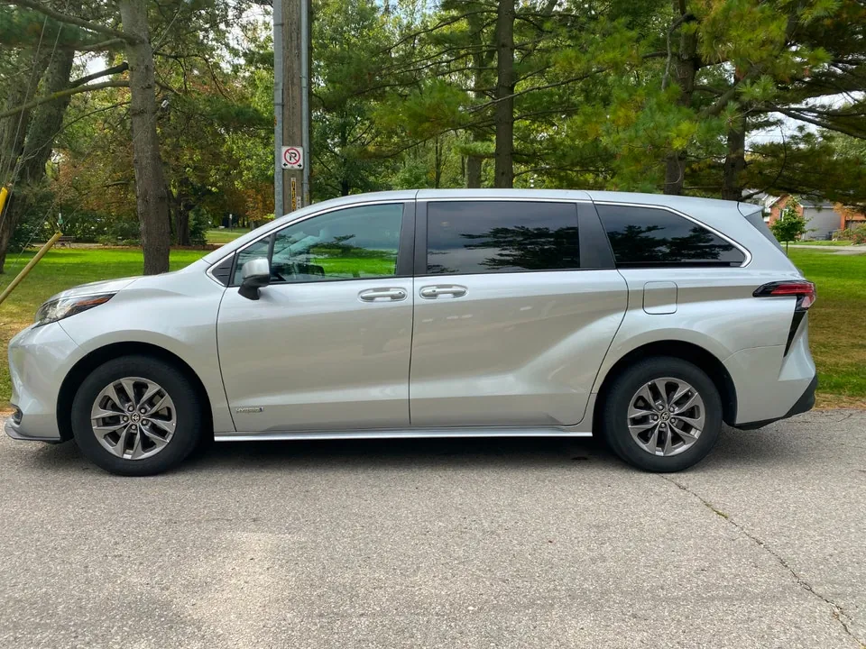 Toyota Sienna 2021 photo 2