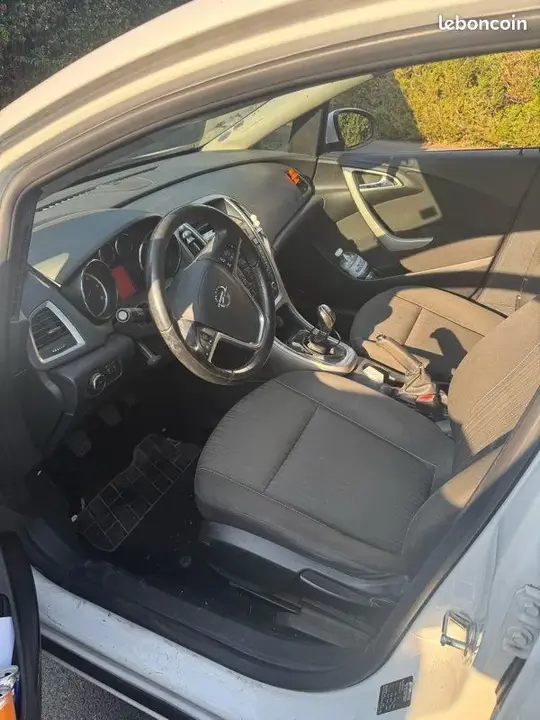 Opel Astra 2012 photo 3