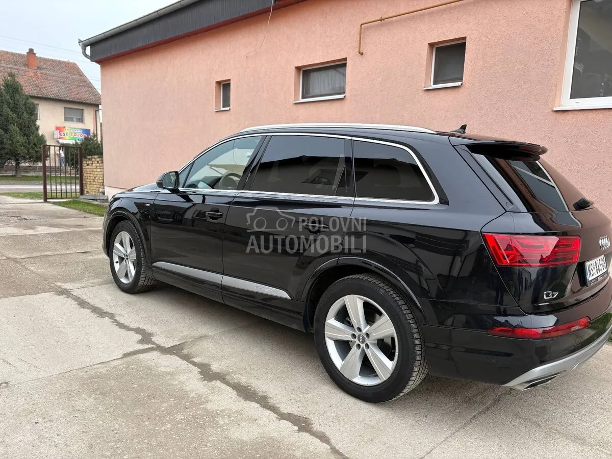 Audi Q7 2018 photo 2