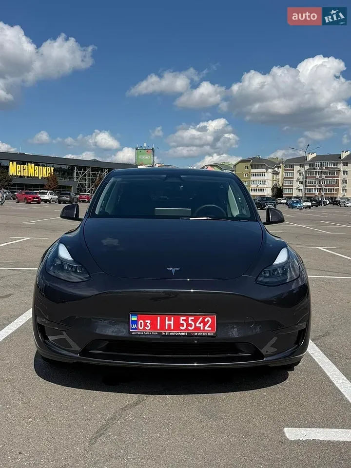 Tesla Model Y 2024 photo 2