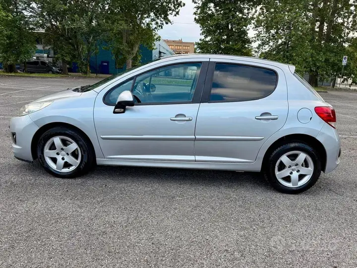Peugeot 207 2011 photo 4