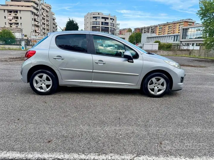 Peugeot 207 2011 photo 5