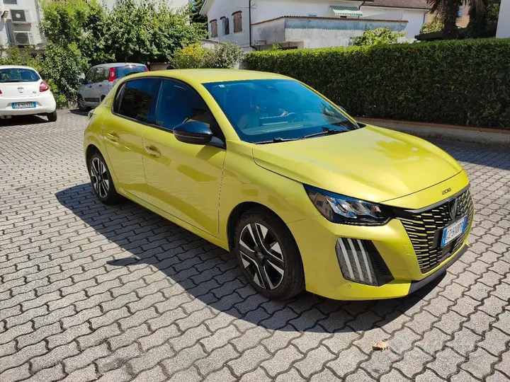 Peugeot 208 2025 photo 2
