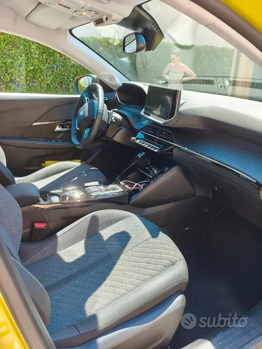 Peugeot 208 2025 photo 4